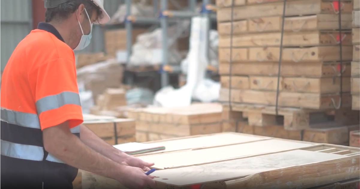 Trabajador en el almacén